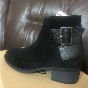 NIB NWT Clarks black suede booties